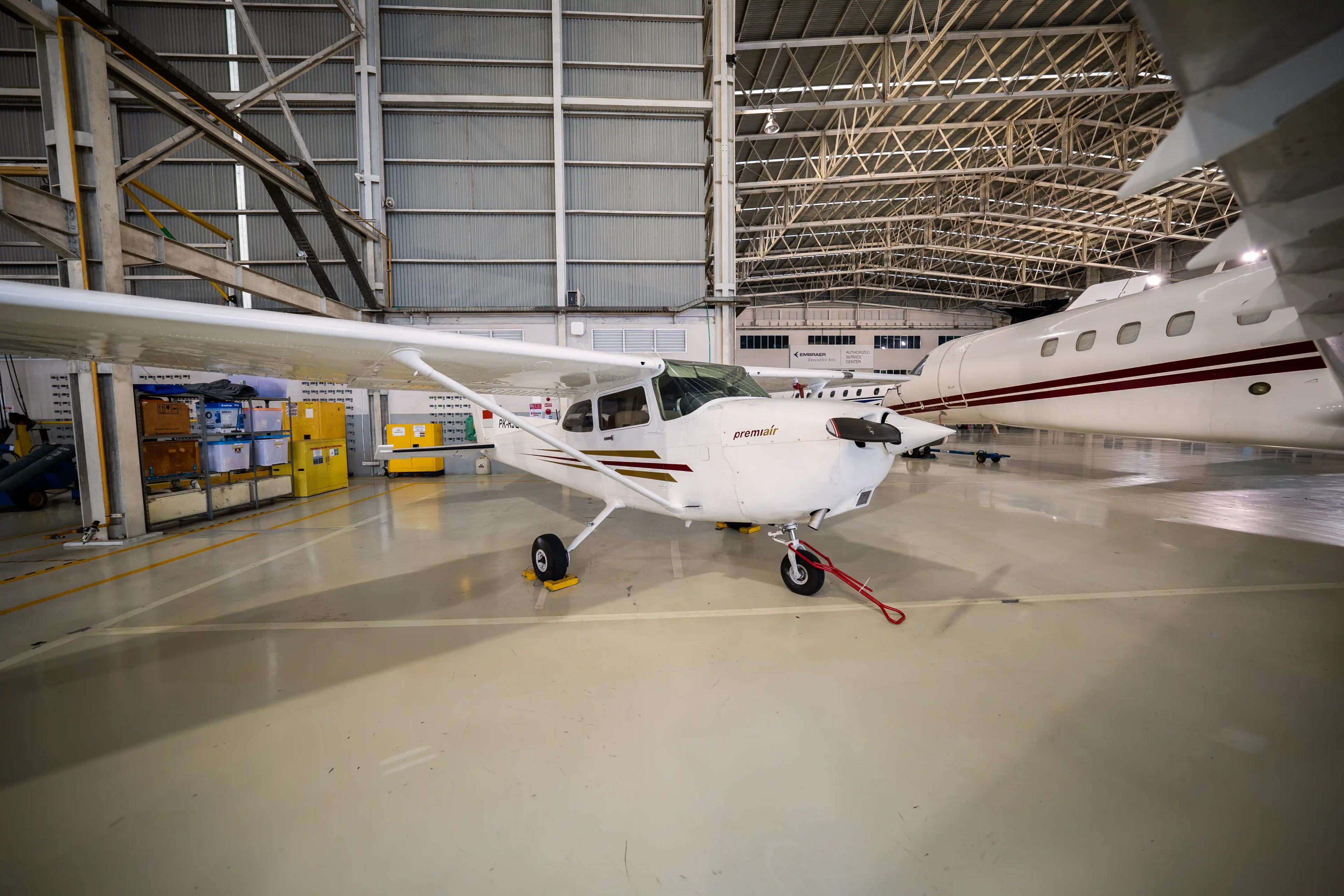 banner Cessna 172R desktop